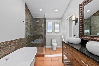 2109 52nd Ave SW in Seattle, WA - Building Photo - Building Photo