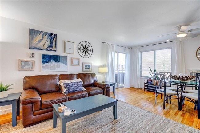 401 Bellevue Ave in Newport, RI - Building Photo - Building Photo