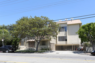 3250 Oakhurst Ave in Los Angeles, CA - Foto de edificio - Building Photo