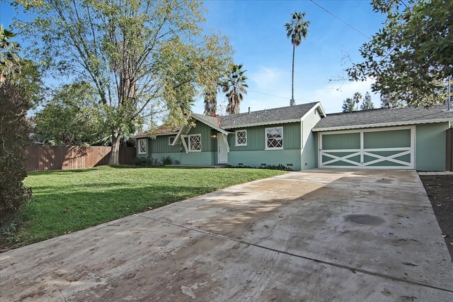 6620 Glade Ave in Woodland Hills, CA - Building Photo - Building Photo