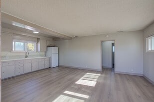 304 W Spruce Ave in Inglewood, CA - Building Photo