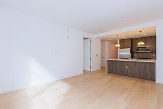 160 1st St in Jersey City, NJ - Building Photo - Building Photo