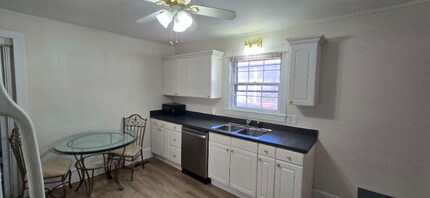 2408 Bedford Ave in Raleigh, NC - Foto de edificio - Building Photo