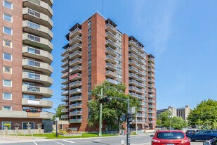 Résidence Portofino in Montréal, QC - Building Photo