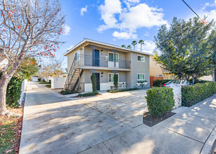 Orange Bungalows in Costa Mesa, CA - Building Photo - Primary Photo