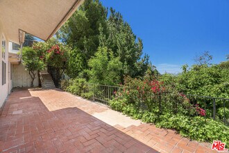 2385 Roscomare Rd in Los Angeles, CA - Building Photo - Building Photo