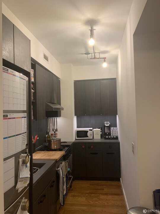 54 Noll St-Unit -206 in Brooklyn, NY - Building Photo