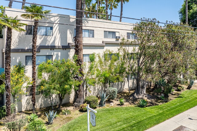Villa Santa Fe in West Covina, CA - Foto de edificio - Building Photo