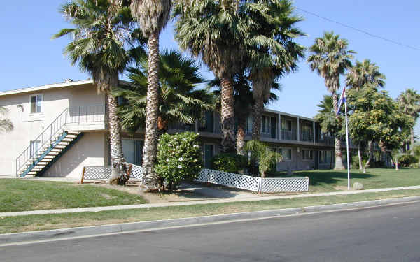 Cascade Palms Apartments in Rialto, CA - Foto de edificio - Building Photo