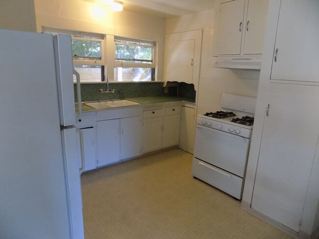 property at 1824 Nipomo St