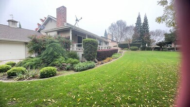 2509 Oakhurst Dr in Oakdale, CA - Building Photo - Building Photo