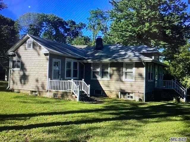 5 Thompson Hay Path in East Setauket, NY - Building Photo