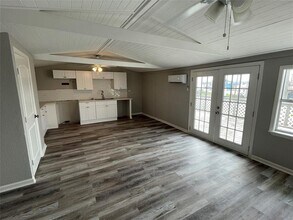 323 Texas St-Unit -2 in Freeport, TX - Building Photo - Building Photo