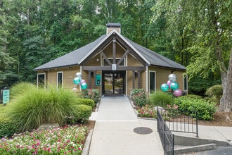 Gardenwood Apartments in College Park, GA - Building Photo - Building Photo