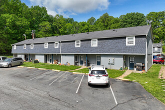 3640-3690 Yarbrough Ave in Winston-Salem, NC - Foto de edificio - Primary Photo