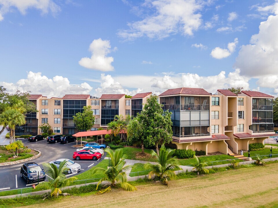 Fairways of Emerald Hills in Hollywood, FL - Building Photo