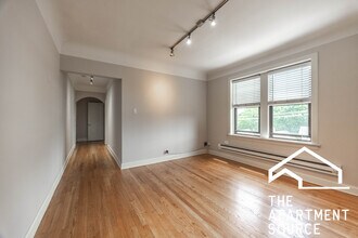 2311 N Rockwell St, Unit 1C in Chicago, IL - Building Photo - Building Photo