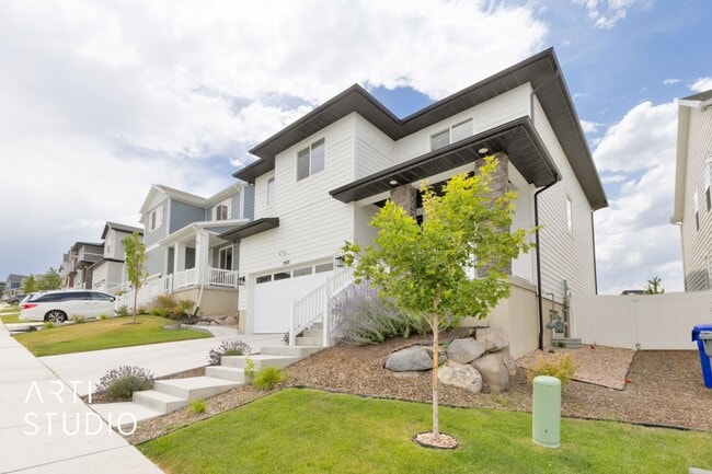 2577 N Velvet Moon Dr in Saratoga Springs, UT - Building Photo - Building Photo
