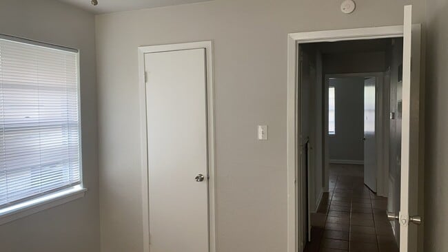 2112 Thonig Rd in Houston, TX - Building Photo - Building Photo