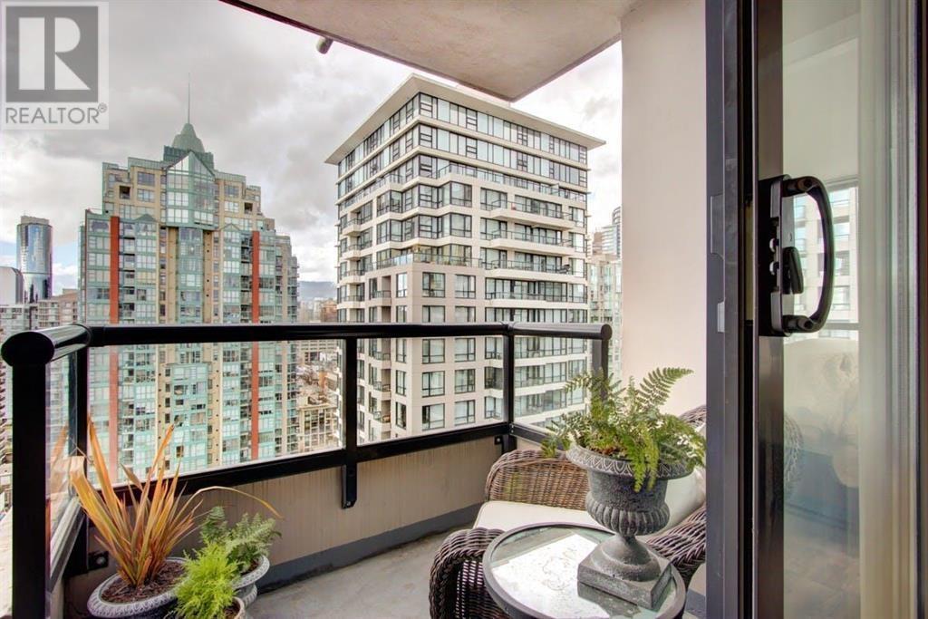 977-2977 Mainland St in Vancouver, BC - Building Photo