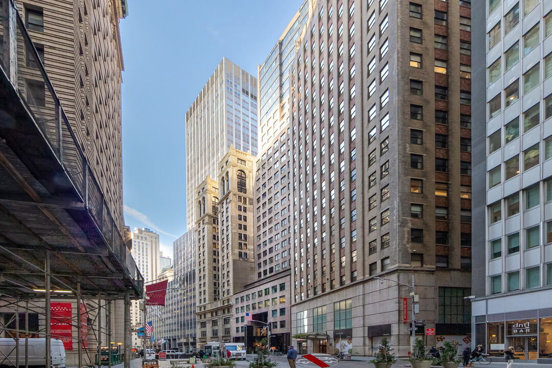 40 Broad St in New York, NY - Building Photo