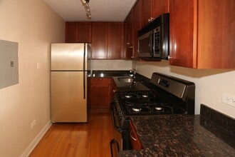 630 W Wrightwood Ave in Chicago, IL - Foto de edificio - Building Photo