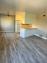 River Park Vista Apartments in Sacramento, CA - Building Photo