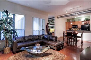 1901 Post Oak Blvd, Unit 1401 in Houston, TX - Building Photo