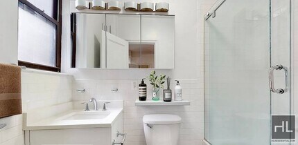 EAST 46 STREET in New York, NY - Building Photo - Building Photo