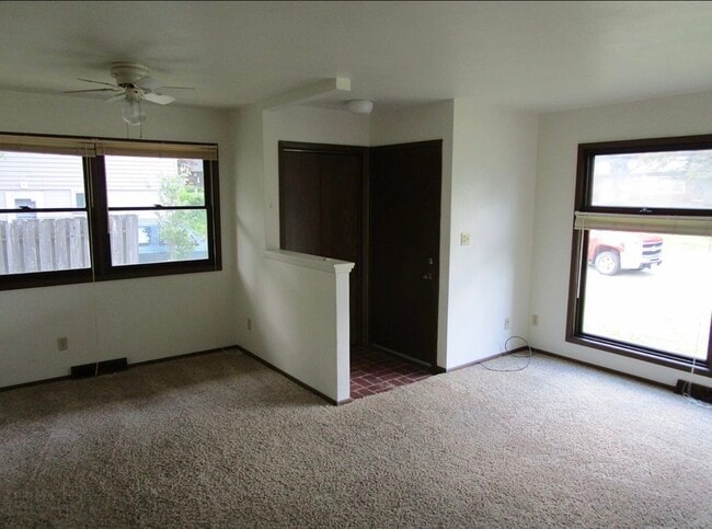 507 Baker Dr in Cedar Falls, IA - Building Photo - Building Photo