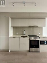 448 Burnhamthorpe Rd W in Mississauga, ON - Building Photo - Building Photo