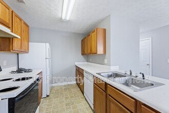 5607 Strathmoor Manor Cir in Lithonia, GA - Building Photo - Building Photo