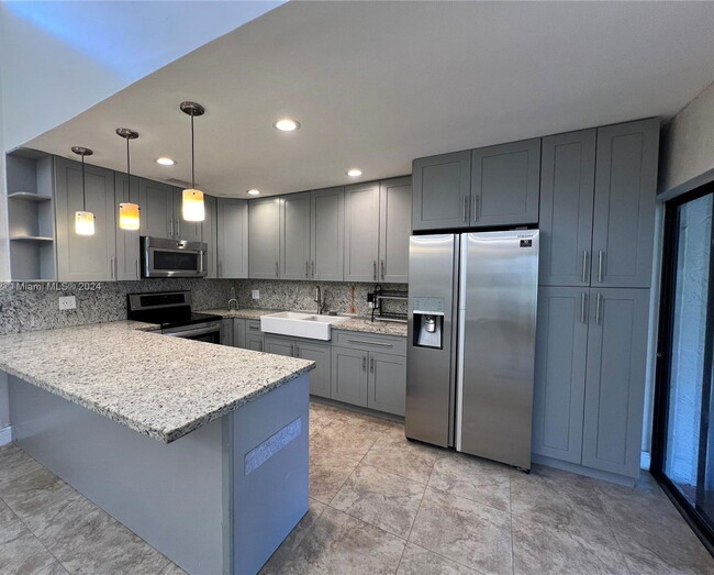 1595 NW 16th St in Pembroke Pines, FL - Building Photo - Building Photo