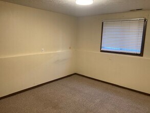 643 Kennedy Dr, Unit 3 in Grand Island, NE - Building Photo - Building Photo