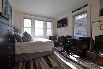 8 Sawyer Ter, Unit 1 in Boston, MA - Foto de edificio - Building Photo