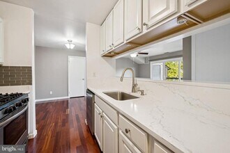 706 Woodhollow Dr in Evesham, NJ - Building Photo - Building Photo