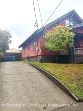 214 NE Bryant St in Portland, OR - Building Photo - Building Photo