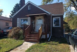 13621 Ashton Rd in Detroit, MI - Building Photo