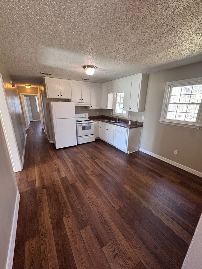 112 Ashcroft Dr in Greenwood, SC - Building Photo - Building Photo