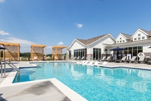 Hawthorn Apartments in Kenosha, WI - Building Photo