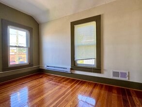 106 Vanderbilt Ave in West Hartford, CT - Building Photo - Building Photo