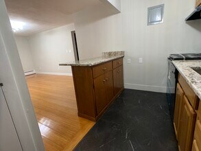 10 Commonwealth Ct, Unit 4 in Boston, MA - Foto de edificio - Building Photo