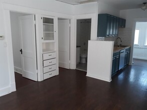 825 7th St N-Unit -825 1/2 in St. Petersburg, FL - Building Photo - Building Photo