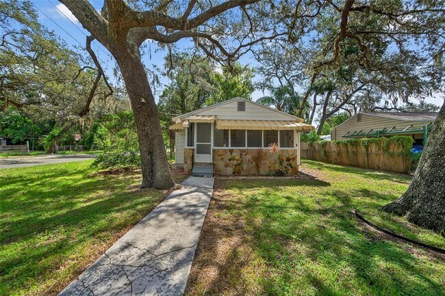8723 N Dexter Ave in Tampa, FL - Building Photo - Building Photo