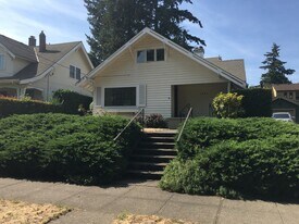 3284 NE Bryce St in Portland, OR - Building Photo
