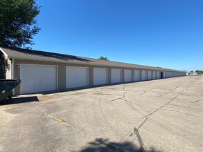 Westgate Apartments in Brookings, SD - Foto de edificio - Building Photo