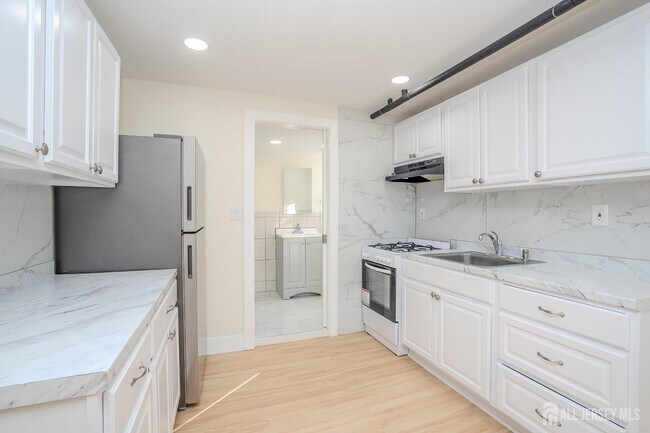 3774 NJ-27 in Kendall Park, NJ - Building Photo - Building Photo