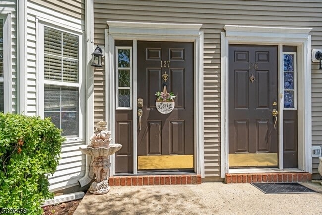 127 Williamson Ct in Bridgewater, NJ - Building Photo - Building Photo