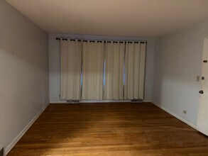 4823 Grove St, Unit 1 W in Skokie, IL - Building Photo - Building Photo