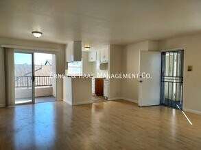 1080 St Louis Ave in Long Beach, CA - Building Photo - Building Photo